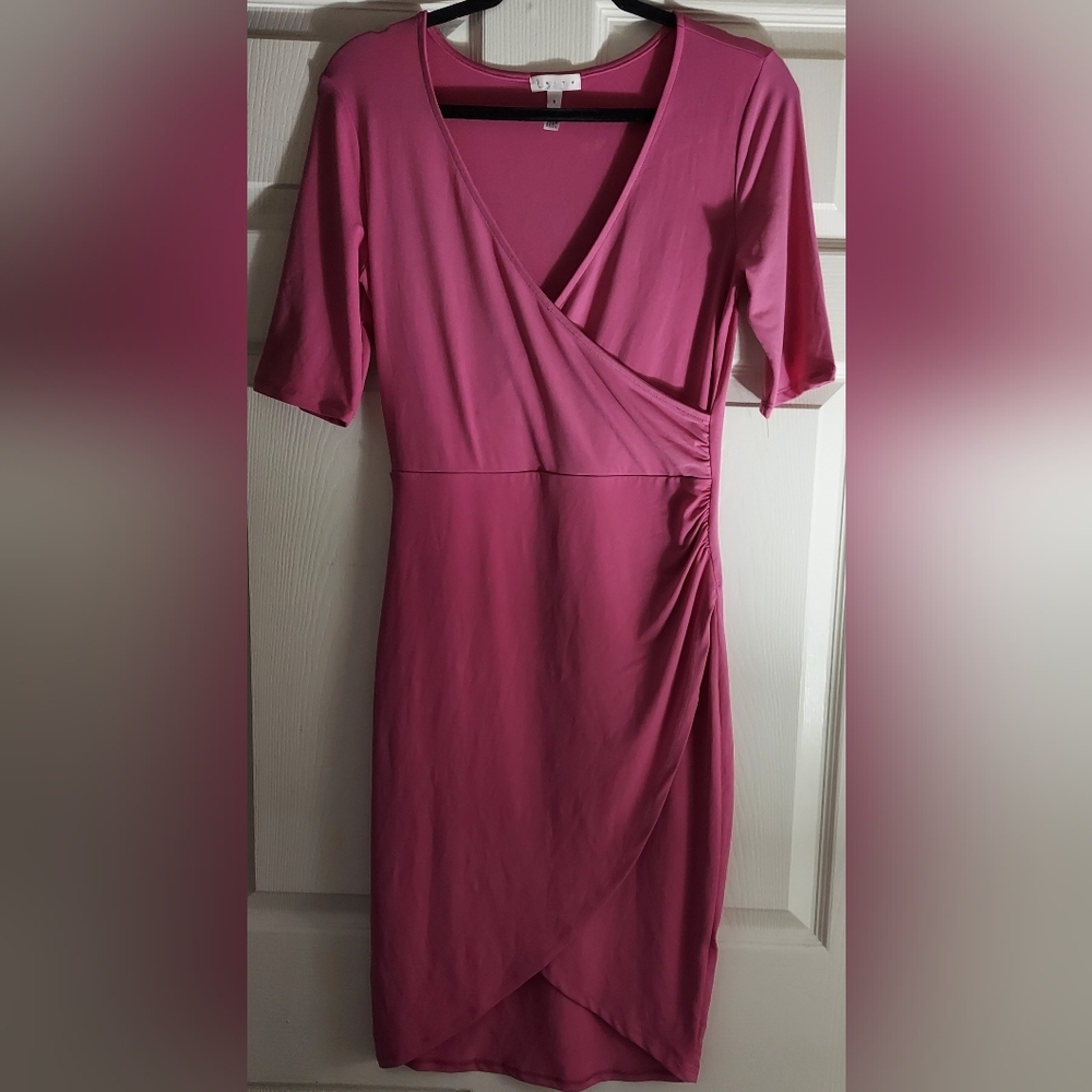 *D-417 Women’s Wrap-Style LEITH Short Sleeve Dress in Rose Pink. Size Medium